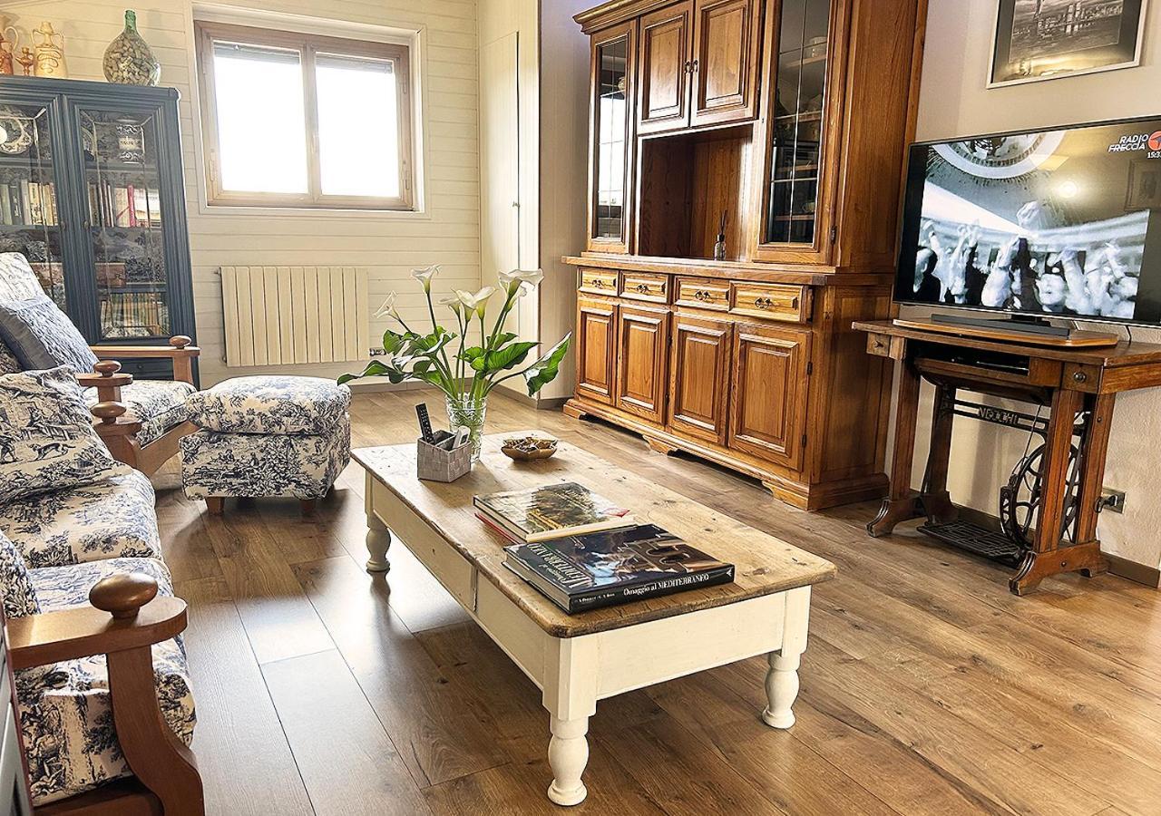 Apartmán La Mansardina Venegono Superiore Exteriér fotografie